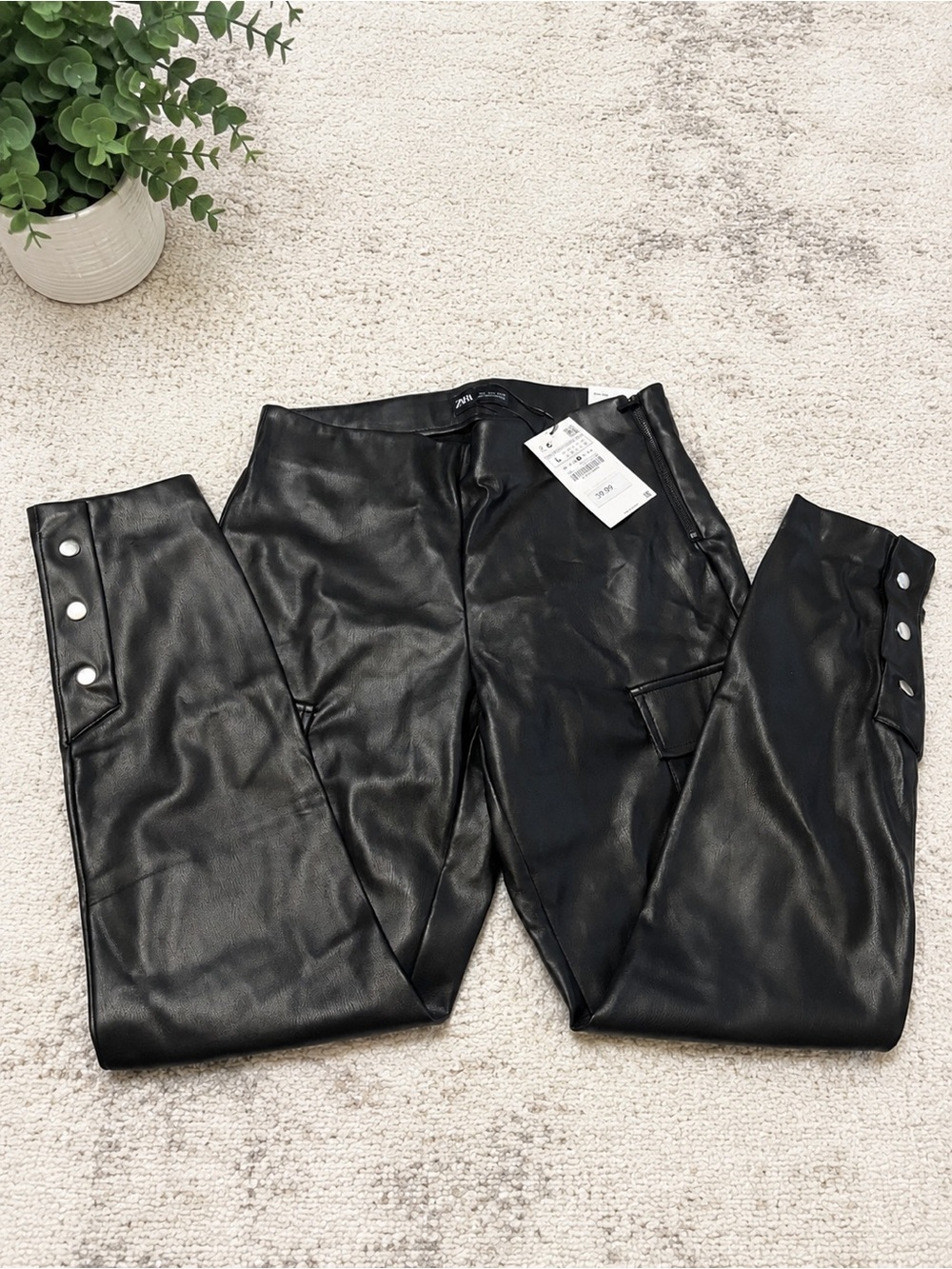 Zara Black Faux Leather Cargo Leggings - Picture 3 of 6